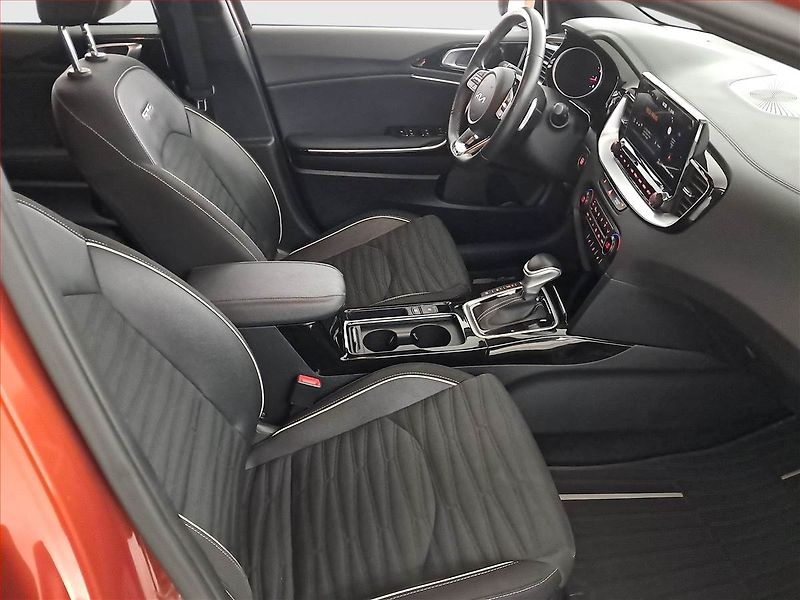 Kia Ceed (2022) GT Line 1.5 T-GDI - fotka 9 z 18