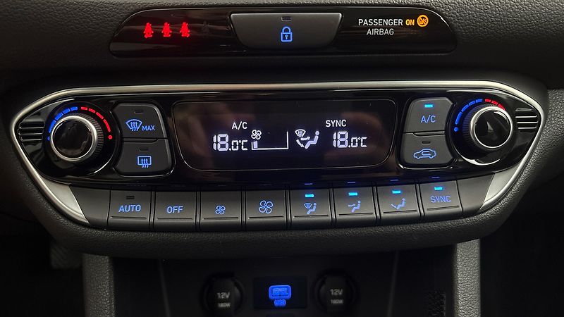 Hyundai i30 1.0 T-GDI Smart Kombi - fotka 13 z 26