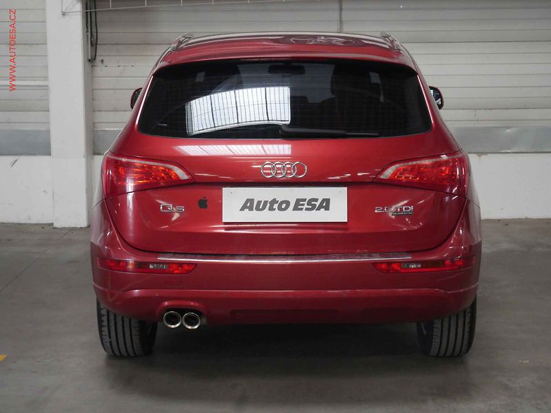 Audi Q5 (2011) 2.0 TDI quattro, ČR, AT - fotka 5 z 20