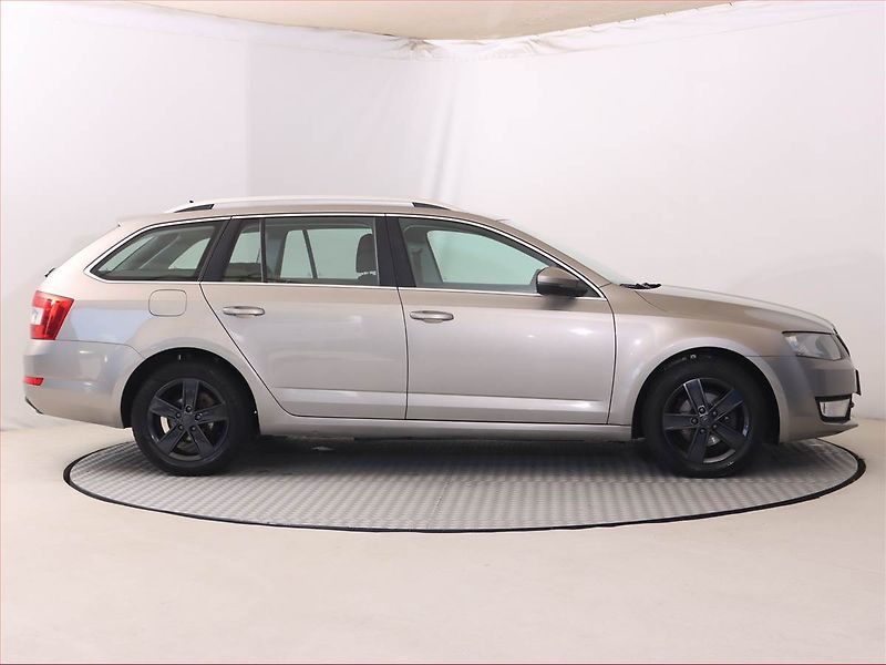 Škoda Octavia (2016) Style 1.6 TDI, Navi, Tempomat - fotka 6 z 18
