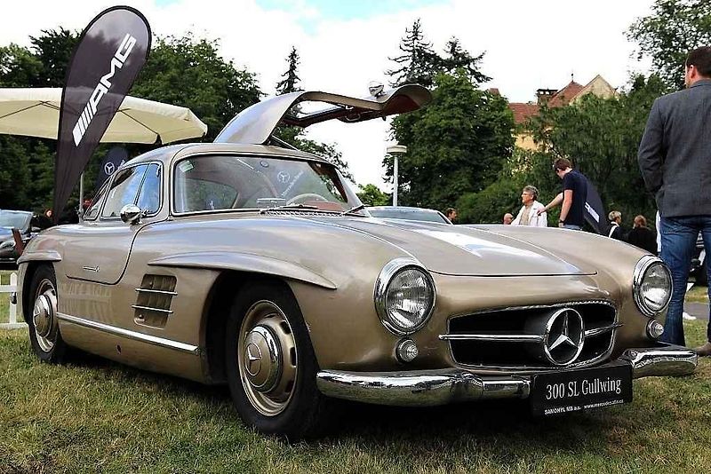 AMG 300 SEL má zajímavou přezdívku. Vozu se říká 