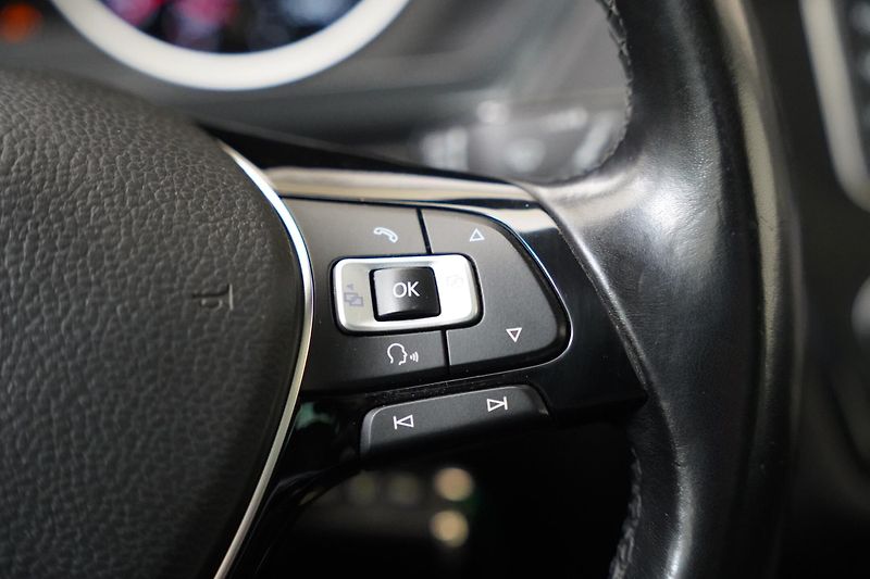 Volkswagen Tiguan - fotka 16 z 29