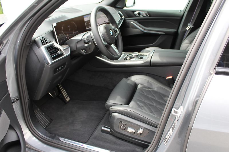 BMW X5 xDrive30d Mpaket vzduch - fotka 11 z 27