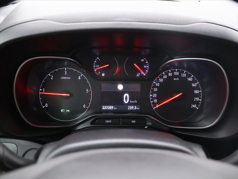 Opel Combo 1,5 CDTi 75kW Innovation CZ DP - fotka 16 z 27