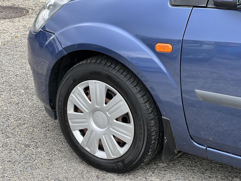 Ford Fiesta 1.3i 51Kw ČR TAŽNÉ KLIMA - fotka 35 z 36