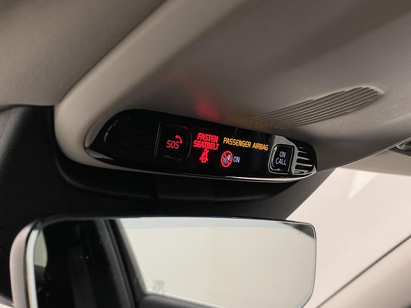 Volvo V90 B4 MOMENTUM AUT - fotka 31 z 46