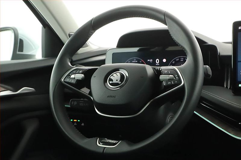 Škoda Superb (2025) 2.0 TDI, L&K, Head Up, Navigac - fotka 22 z 31