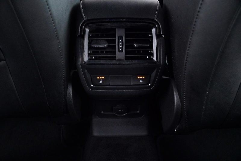 Škoda Karoq 2.0TSI 4x4 Sportline DCC Kůže - fotka 12 z 29