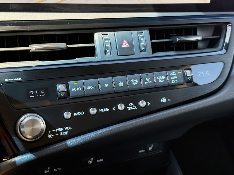 Lexus ES 300h 2,5 LIMITED EDITION  ES - fotka 16 z 19