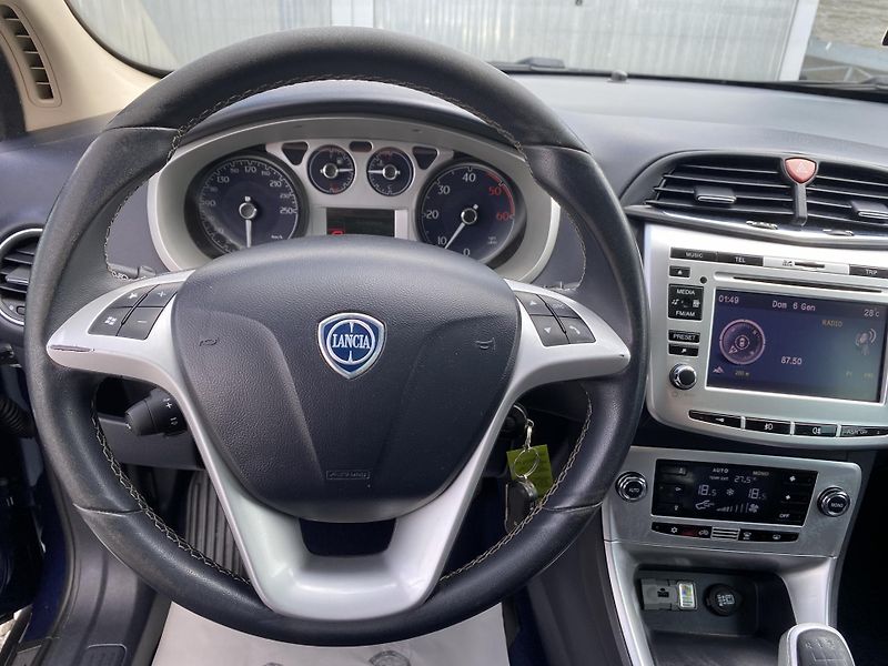 Lancia Delta 2.0JTD 165PS SPORT NAVI SERVIS - fotka 152 z 169