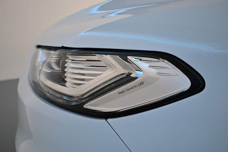 Ford Mondeo (2020) 2.0 4x4 140 KW LED ACC SONY 8A - fotka 31 z 37
