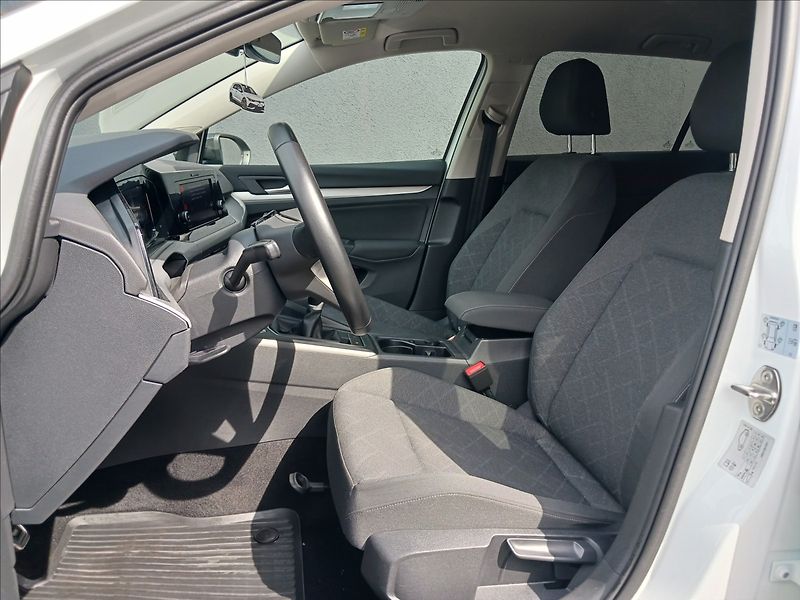 Volkswagen Golf 1,0 81kW LIFE KOMBI - fotka 11 z 23