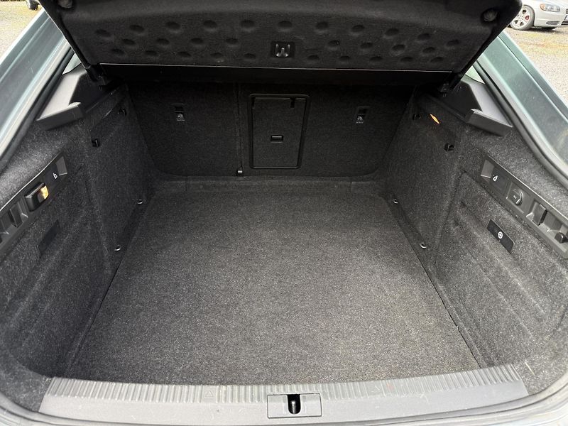 Škoda Superb 1.6TDi STYLE 88kW Navi BiXenon - fotka 19 z 21