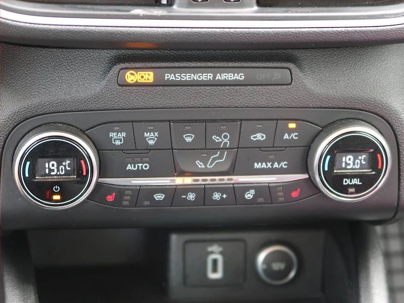 Ford Focus (2020) 1.0 EcoBoost, Tempomat - fotka 16 z 17