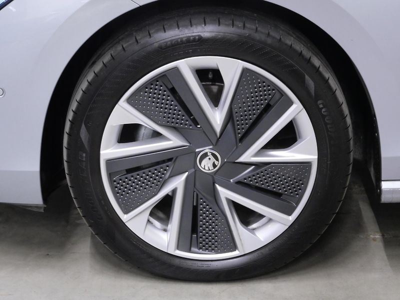 Škoda Superb - fotka 10 z 28