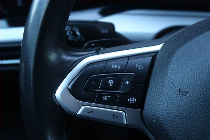 Volkswagen Golf (2022) Life 2.0 TDI, Automat - fotka 21 z 25
