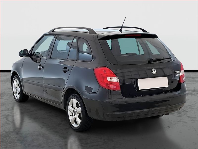 Škoda Fabia (2012) Sport 1.2 TSI, Park. senzory - fotka 4 z 17