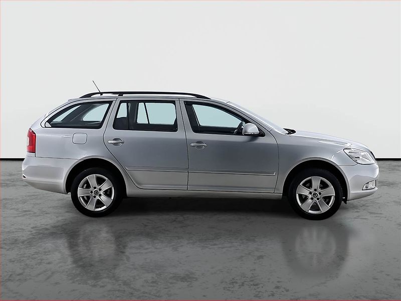 Škoda Octavia (2011) Elegance 1.9 TDI, Tempomat - fotka 6 z 20