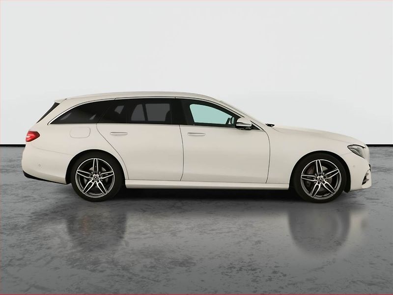 Mercedes-Benz Třídy E (2018) E 220 d 4MATIC - fotka 6 z 21
