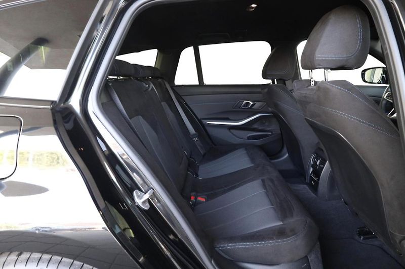 BMW Řada 3 320d xDrive Touring - fotka 21 z 24