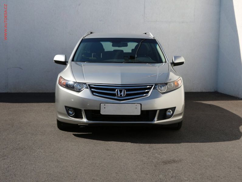Honda Accord (2010) 2.0 i-Vtec - fotka 2 z 3