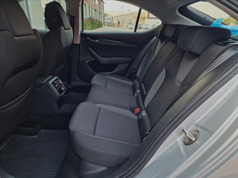 Škoda Octavia 2.0TDI DSG Ambition,ČR,1.Maj. - fotka 17 z 50