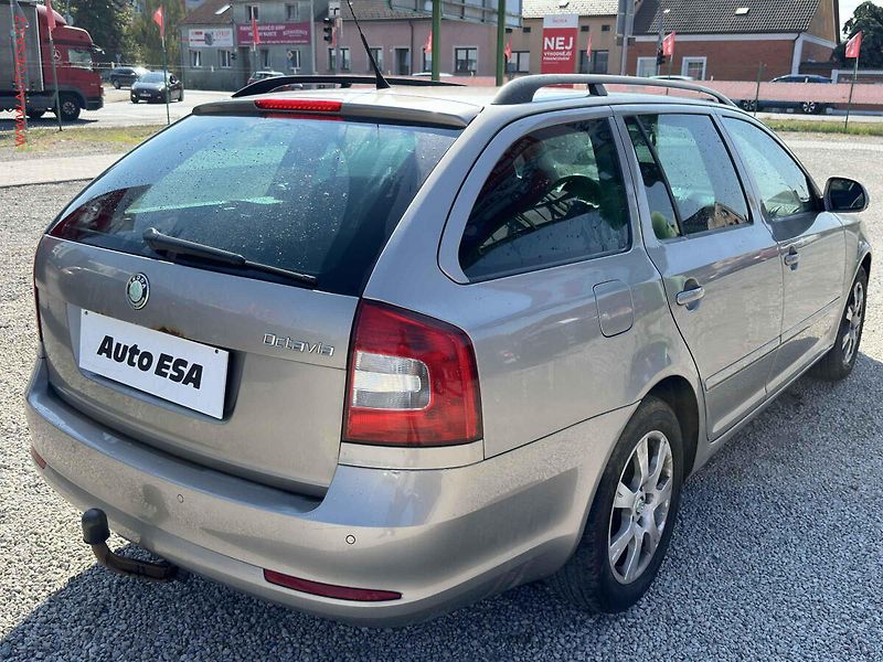 Škoda Octavia (2010) 1.6TDi, DSG - fotka 4 z 17