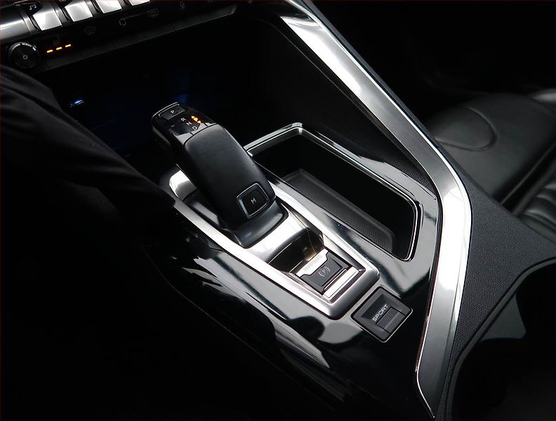 Peugeot 3008 (2017) Allure 1.6 THP, Automat - fotka 13 z 21