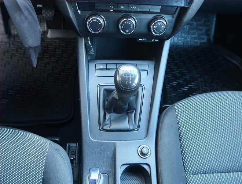 Škoda Octavia (2014) 1.6 TDI, Serv.kniha, Navi - fotka 13 z 16