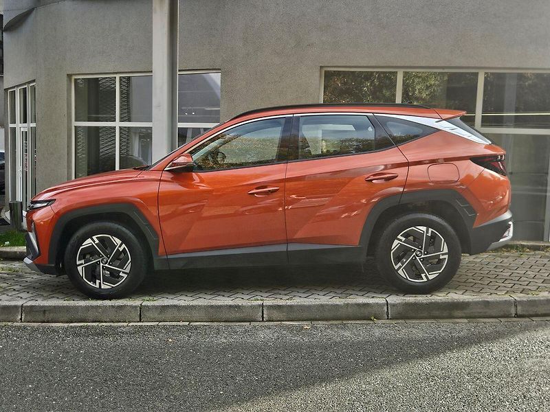 Hyundai Tucson 1.6T-GDi DCT, Smart, serv.kn. - fotka 2 z 33