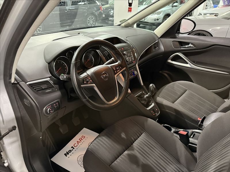 Opel Zafira 1,4   TURBO COSMO VÝHŘEV TZ - fotka 9 z 49