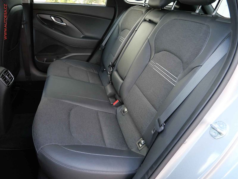 Hyundai i30 (2023) 1.5 T-GDi, 1.maj,ČR, Smart - fotka 10 z 19