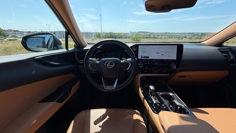 Lexus NX 450h plus 450H+ 2,5 PHEV PRESTIGE - fotka 13 z 30