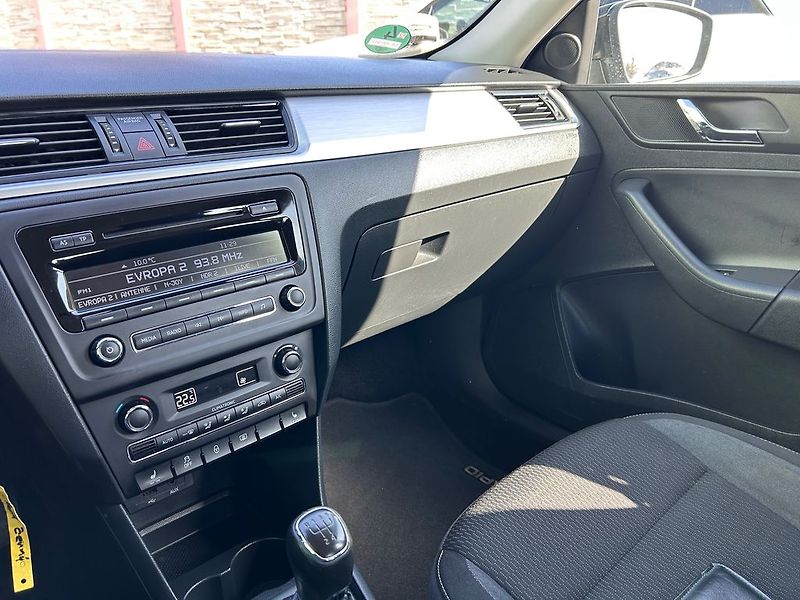 Škoda Rapid (2013) 1.2 TSi 63 KW servisní kniha - fotka 23 z 35