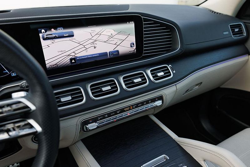Mercedes-Benz GLS (2024) GLS 450d 4Matic AMG Line - fotka 36 z 64