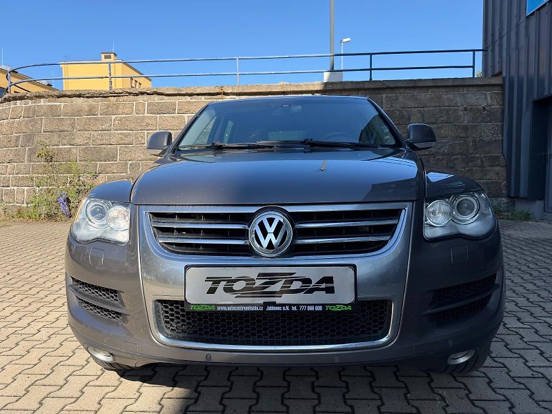 Volkswagen Touareg 3,0 TDi V6 4-motion /servis.k. - fotka 8 z 33