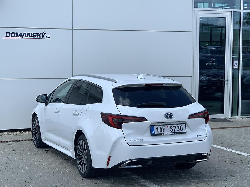 Toyota Corolla TS STYLE 1.8 HEV 103kW e-CVT - fotka 13 z 32