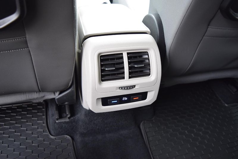 Volkswagen Touran (2017) 1.4TSI 110kw HIGHLINE 7M TAŽNÉ - fotka 22 z 50