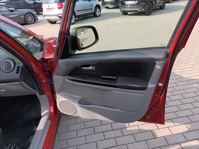 Suzuki SX4 1,6 VVT,88KW,4X4,KLIMA,VÝHŘEV - fotka 23 z 36