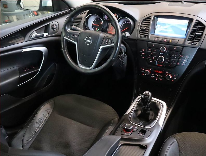 Opel Insignia (2009) 2.0 CDTI, Xenony, Tempomat - fotka 7 z 20