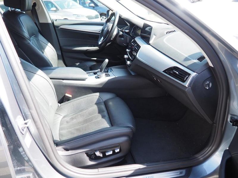 BMW Řada 5 (2018) 520d xDrive, HeadUp, Key - fotka 20 z 41