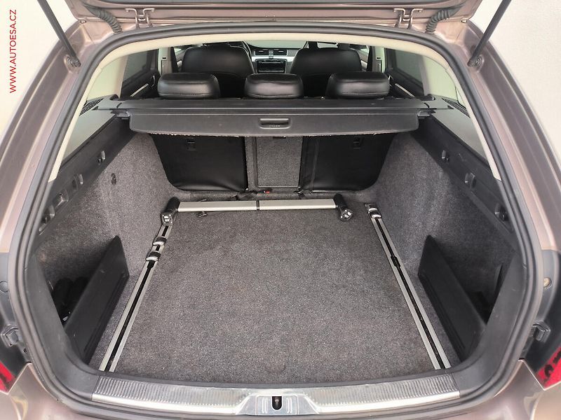 Škoda Superb (2011) 2.0TDi, ČR, Xenon - fotka 7 z 17