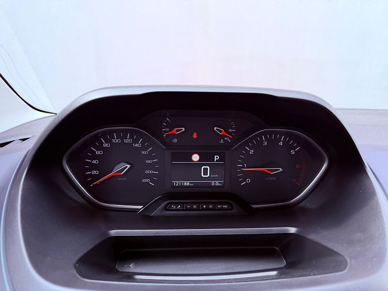 Peugeot Rifter 1.5 Blue-HDi Allure Long Aut. - fotka 18 z 27