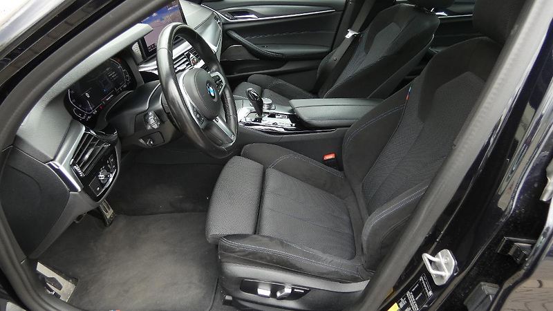 BMW Řada 5 530e - fotka 19 z 28