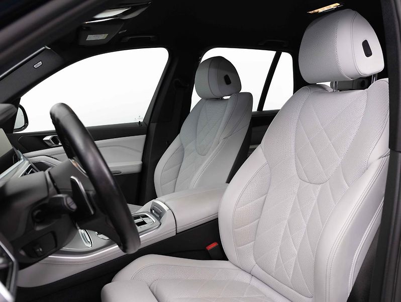BMW X5 xDrive40i - fotka 18 z 22