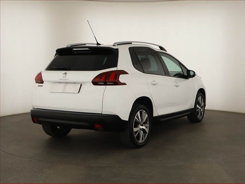Peugeot 2008 (2018) 1.2 PureTech, Automat - fotka 5 z 14