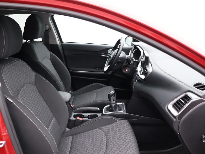 Kia Ceed 1.0 T-GDi 88kW GT-Line CZ - fotka 11 z 27