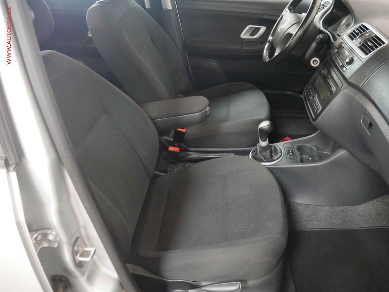 Škoda Fabia (2009) 1.4 TDi, Ambition, TZ - fotka 12 z 17