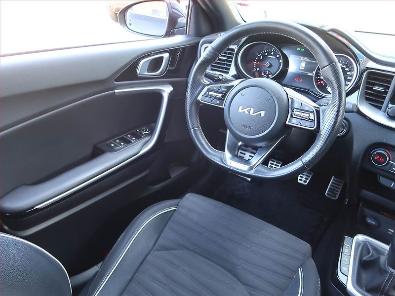 Kia Ceed (2021) GT Line 1.5 T-GDI, Serv.kniha - fotka 7 z 17