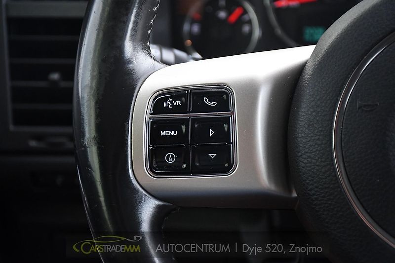 Jeep Cherokee 2.8CRD LIMITED TAŽNÉ - fotka 26 z 44